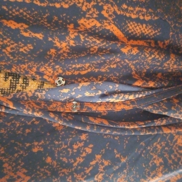 Cabi 101 Border Wrap Orange Navy Snakeskin Blouse - Picture 5 of 11